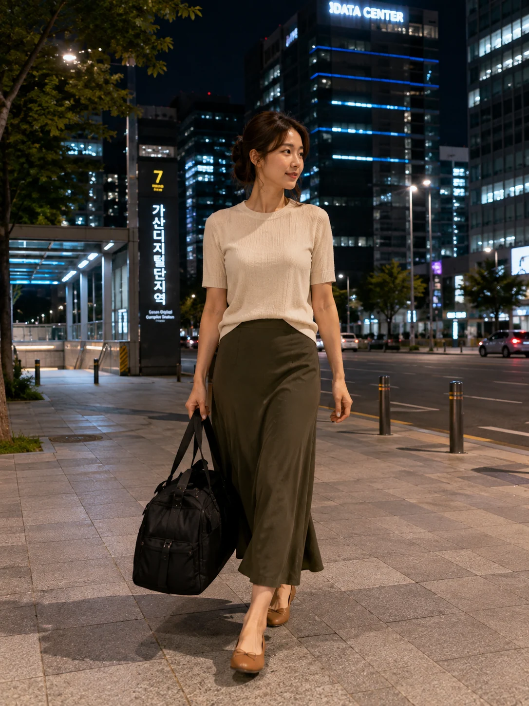 금천출장마사지 | K초이스24 - 가산디지털단지역 생활권을 지나 방문 장소로 이동하는 장면