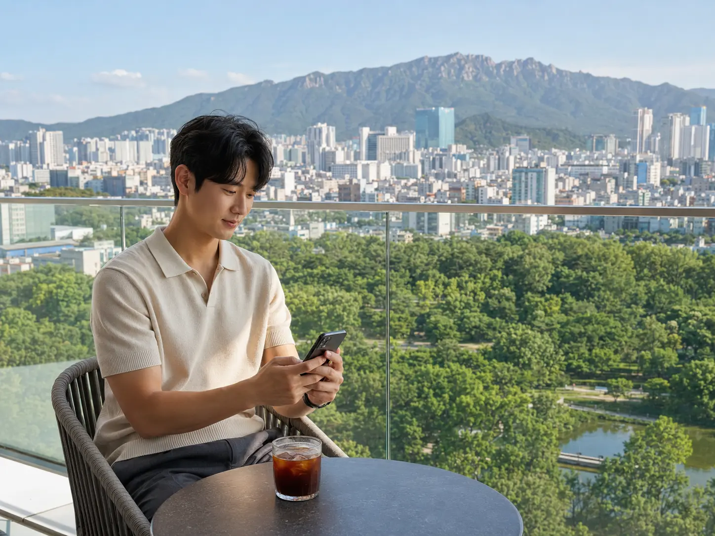 광주 동구 산수동의 생활권 분위기와 도심 호텔 이용 상황을 함께 보여 주는 가상 출장마사지 이용후기 장면