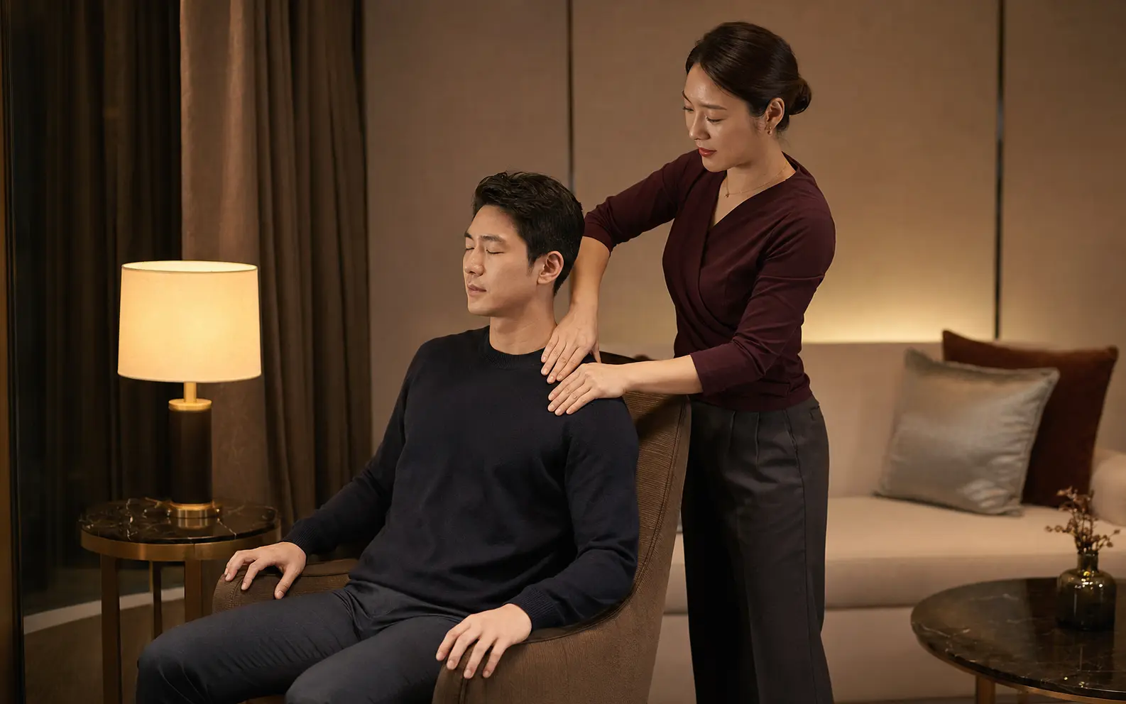 일산 레지던스에서 30대 중반 여성 관리사에게 등과 어깨, 종아리를 집중 관리받는 로컬 에디터 도현